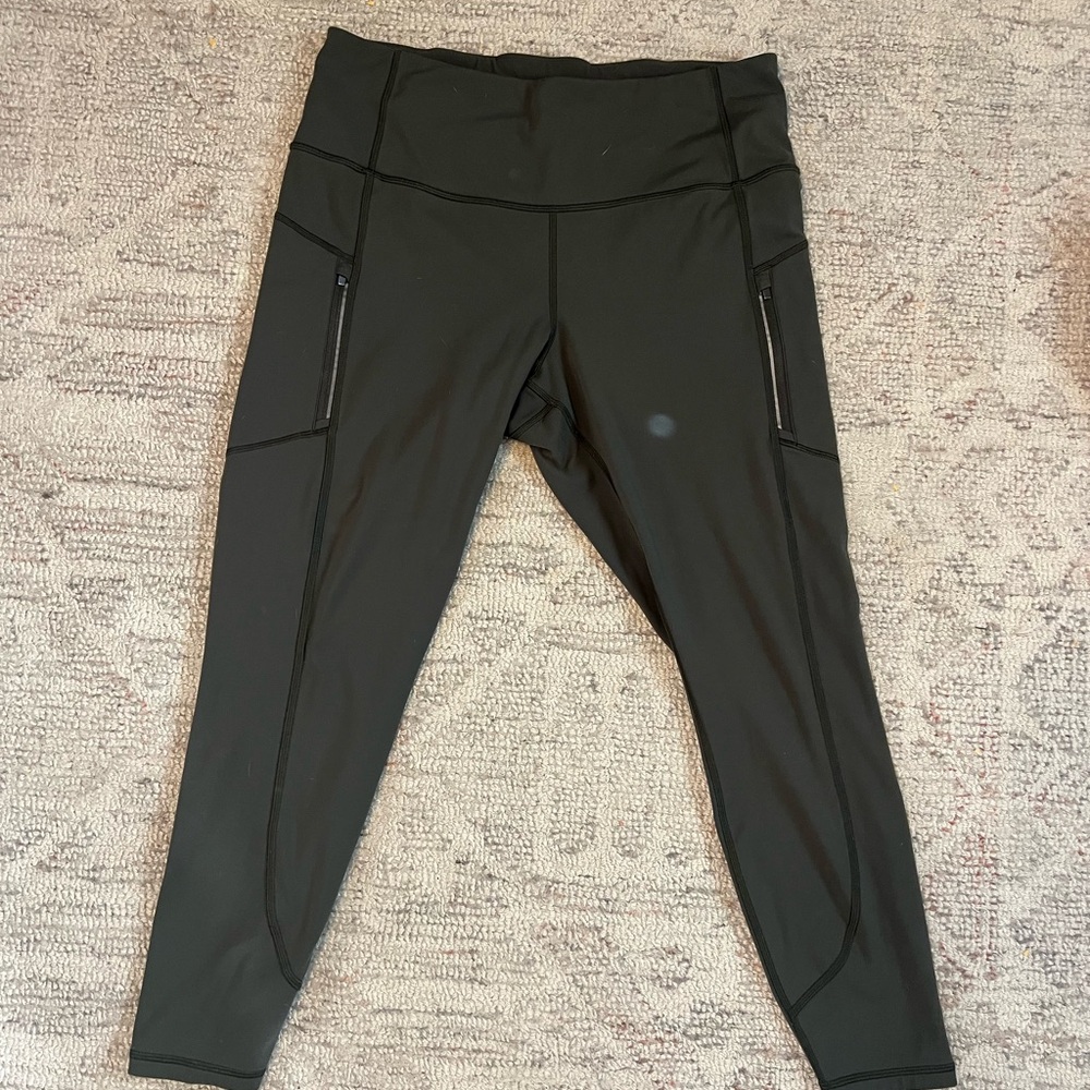 High-Waisted Leggings with Zipper Pockets